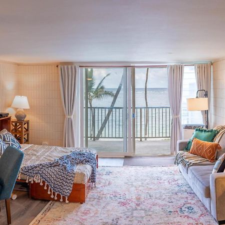 Pats At Punalu'U - Beachfront Condos Hau'ula Exterior photo