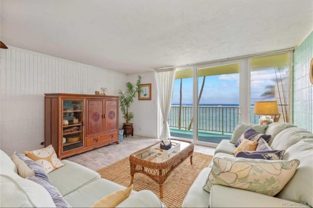 Pats At Punalu'U - Beachfront Condos Hau'ula Exterior photo
